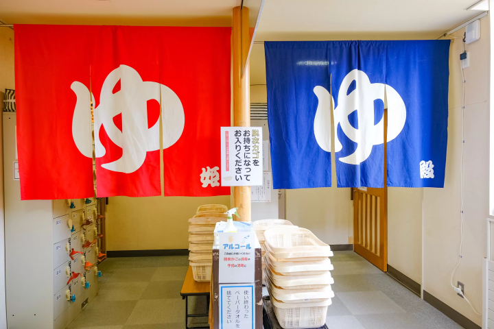 Japan’s Only "Oil Bath"! A Guide to Toyotomi Onsen: Hokkaido’s Northernmost Hot Spring (Day Trips & Stays)