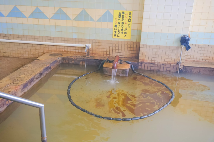 Japan’s Only "Oil Bath"! A Guide to Toyotomi Onsen: Hokkaido’s Northernmost Hot Spring (Day Trips & Stays)