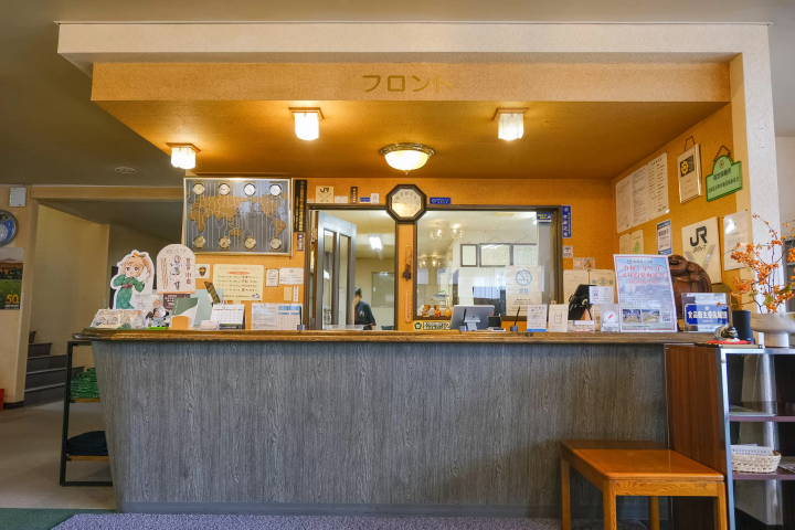 Japan’s Only "Oil Bath"! A Guide to Toyotomi Onsen: Hokkaido’s Northernmost Hot Spring (Day Trips & Stays)