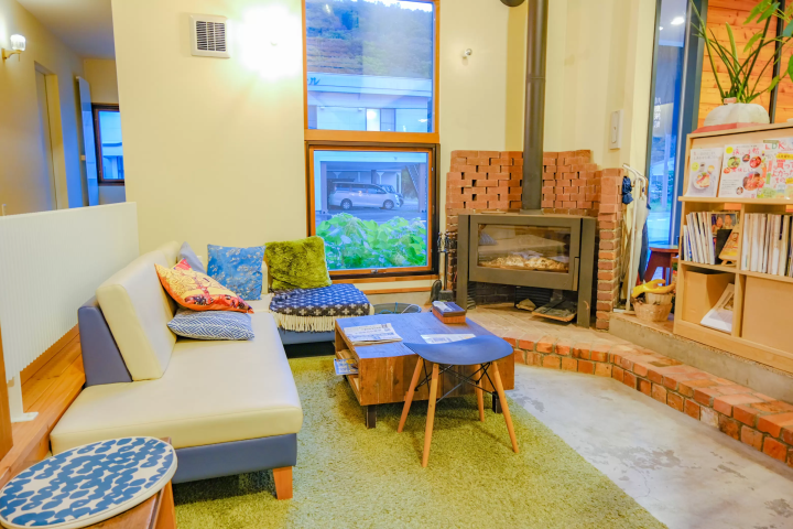 Japan’s Only "Oil Bath"! A Guide to Toyotomi Onsen: Hokkaido’s Northernmost Hot Spring (Day Trips & Stays)