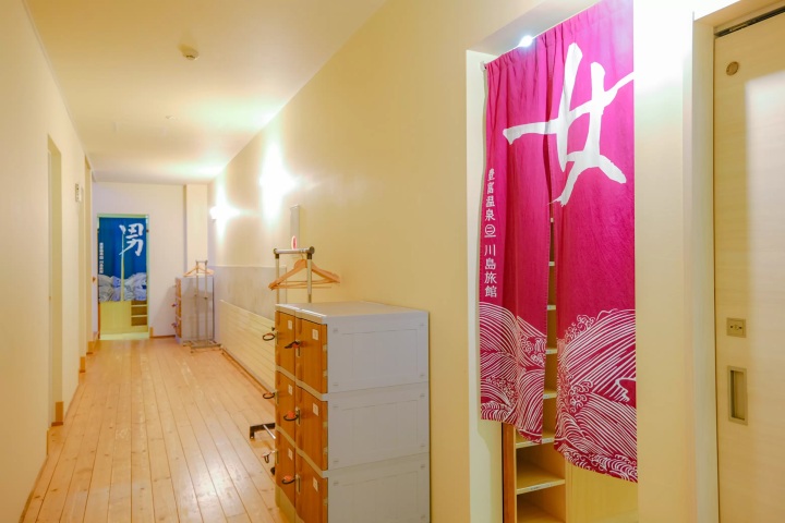 Japan’s Only "Oil Bath"! A Guide to Toyotomi Onsen: Hokkaido’s Northernmost Hot Spring (Day Trips & Stays)