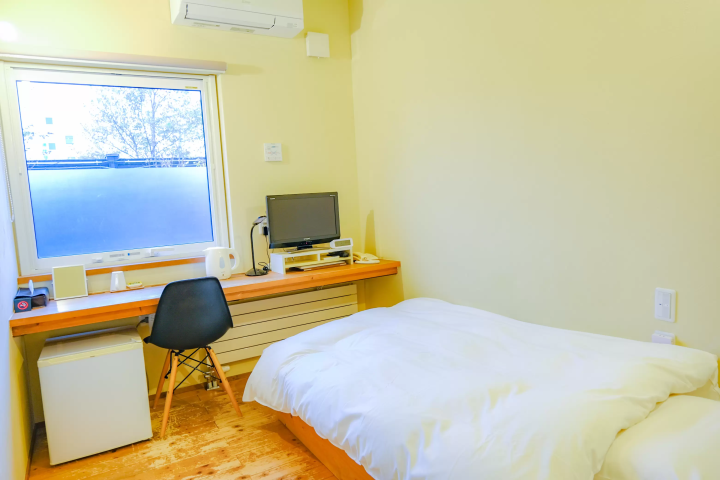 Japan’s Only "Oil Bath"! A Guide to Toyotomi Onsen: Hokkaido’s Northernmost Hot Spring (Day Trips & Stays)