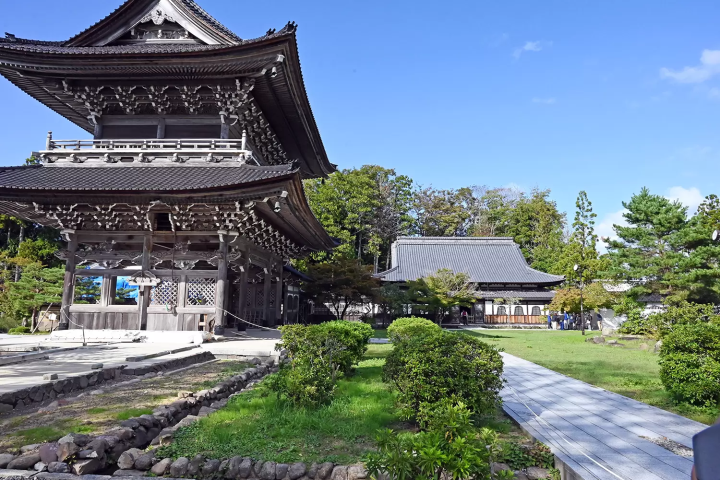 The collapsed corridors have already been demolished and are awaiting reconstruction. 