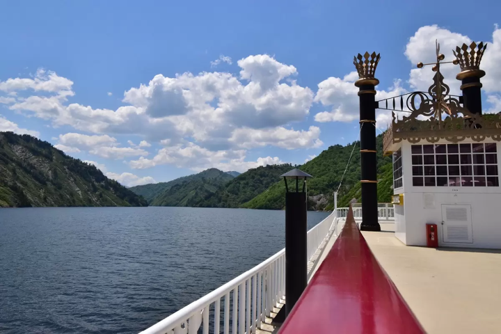 일본 최대의 발전량을 자랑하는 뒤쪽에 로 떠나보세요!