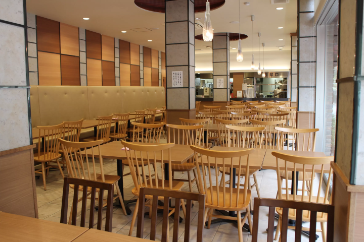 밝은 식사 공간 