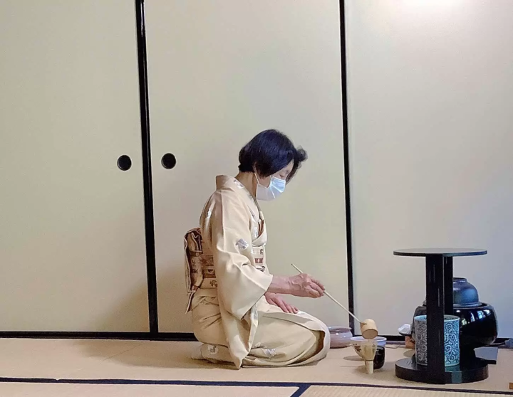 Tea with Traditional Confections and a Fall Illumination at the Former Hasegawa Residence