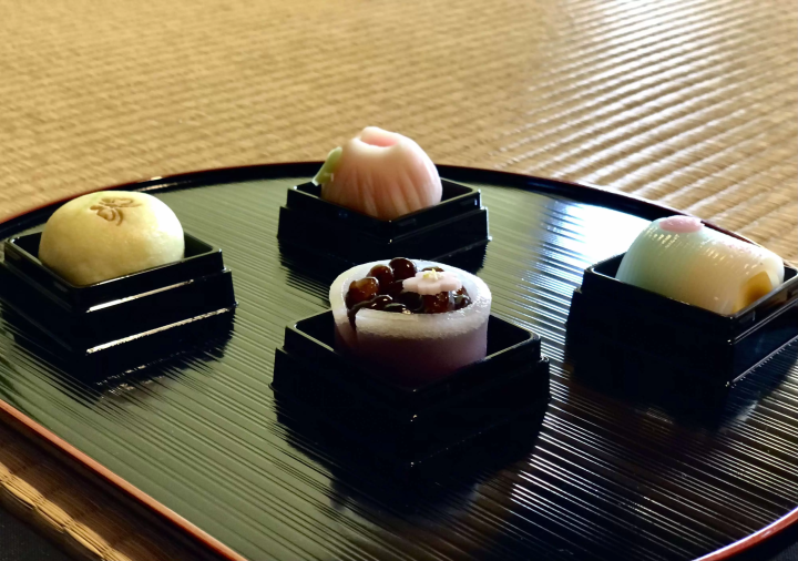 Tea with Traditional Confections and a Fall Illumination at the Former Hasegawa Residence
