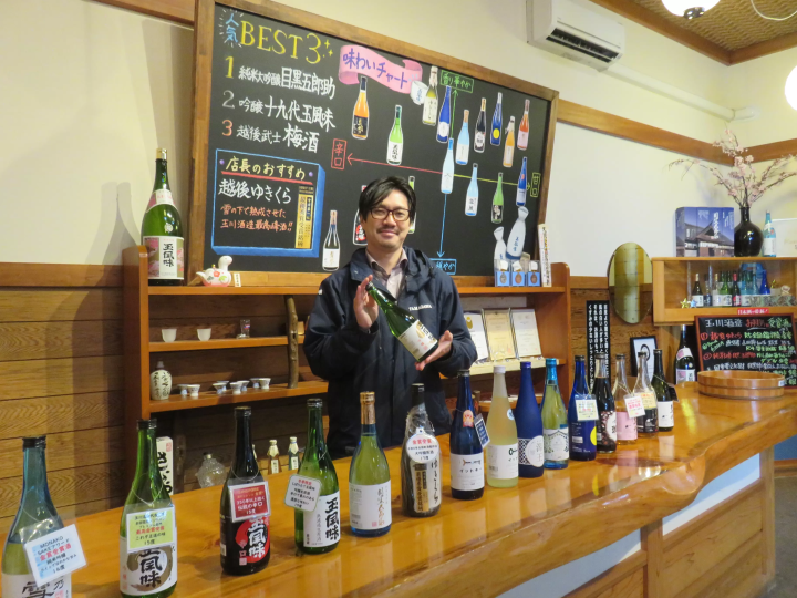 ความภาคภูมิใจของท้องถิ่น! เยี่ยมชมเสน่ห์ของโรงเหล้าสาเกที่ยังคงรักษาประเพณี... โรงเหล้าสาเก ทามาคาวะ และเอจิโกะ ยูกิคุระคัง