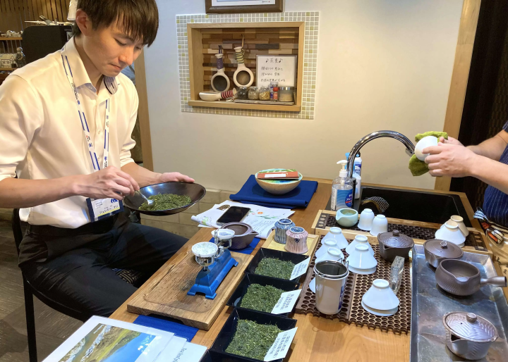 Dive into the World of Tea at Chaju Green Tea Store!