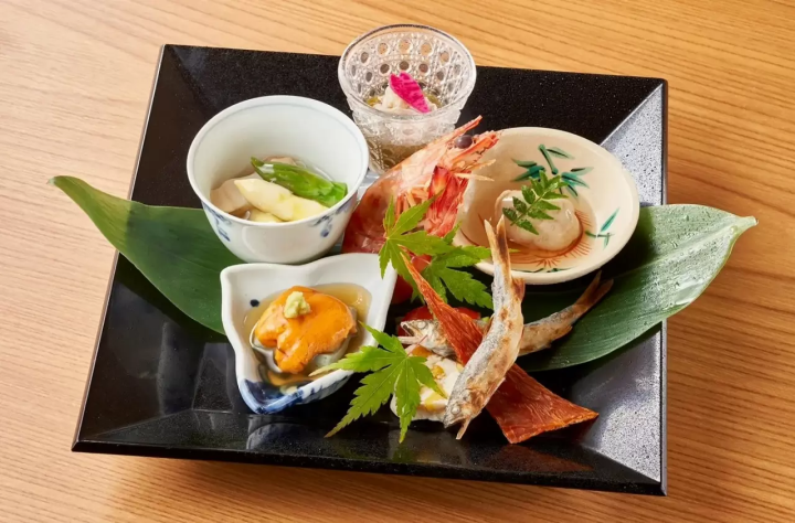 Tokyo's Akasaka District: Places to Visit, Dining, Cafes, and Hotels