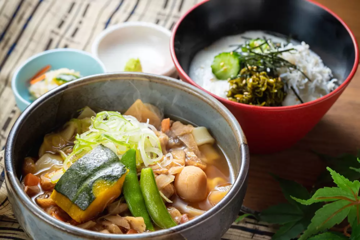 不只是泡温泉！在“富士温泉由良里”体验精致美食！