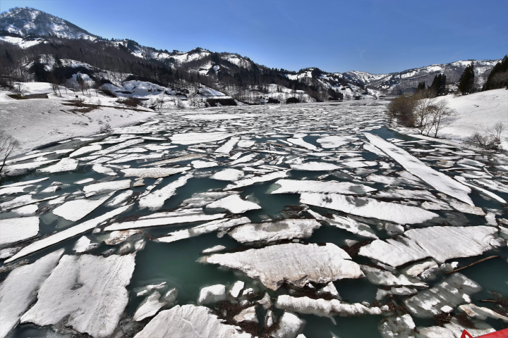 新潟でも流氷が見られる！？春の魚沼の風物詩「雪流れ」&魚沼観光スポット７選！