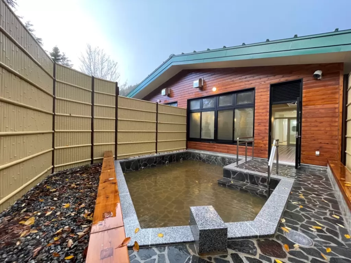 มองเห็นธารน้ำแข็งที่ นีงะตะ?! 7 จุดท่องเที่ยวแนะนำใน อุโอนุมะ และ "ธารน้ำแข็งหิมะ" - ทัศนียภาพในฤดูใบไม้ผลิที่ อุโอนุมะ!