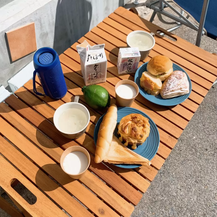 Some people seem to have breakfast outside.