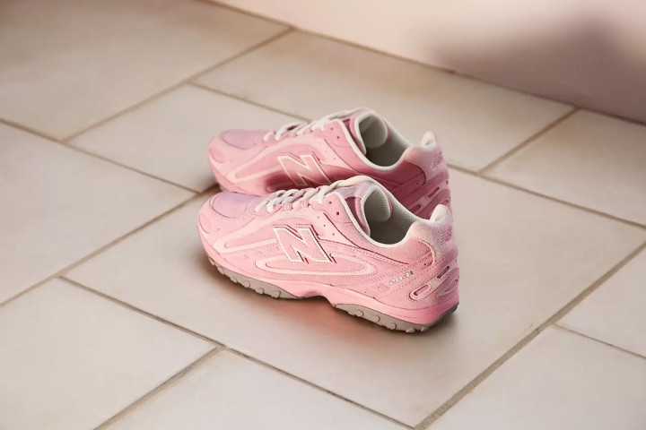 แนะนำรุ่นรองเท้าผ้าใบสตรียอดนิยมและร้านค้าให้เพลิดเพลินที่ atmos pink!