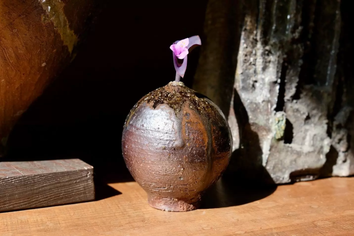 Awaji-Iga ware vase – unique texture and natural imperfections created by high-temperature firing in a traditional kiln