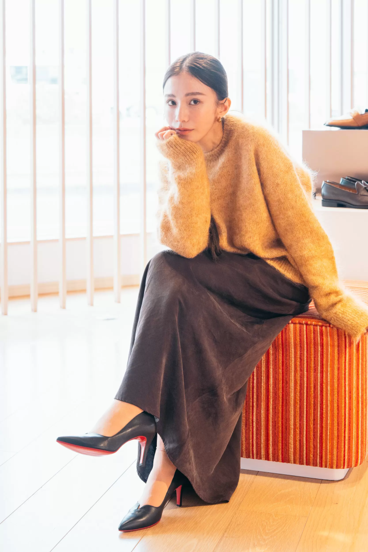 Ning's choice: "V-cut pumps (EO17156)" (20,900 yen) 