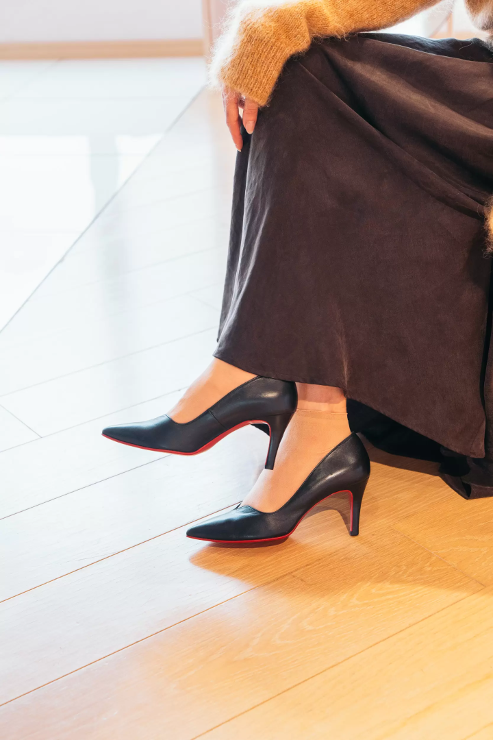 Ning's choice: "V-cut pumps (EO17156)" (20,900 yen) 