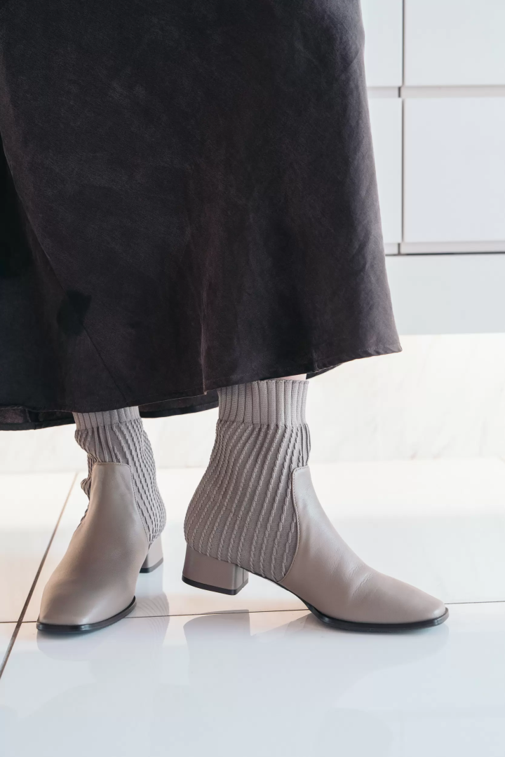 Ning's pick: Knit Square Short Boots (EO73110) (31,900 yen) 