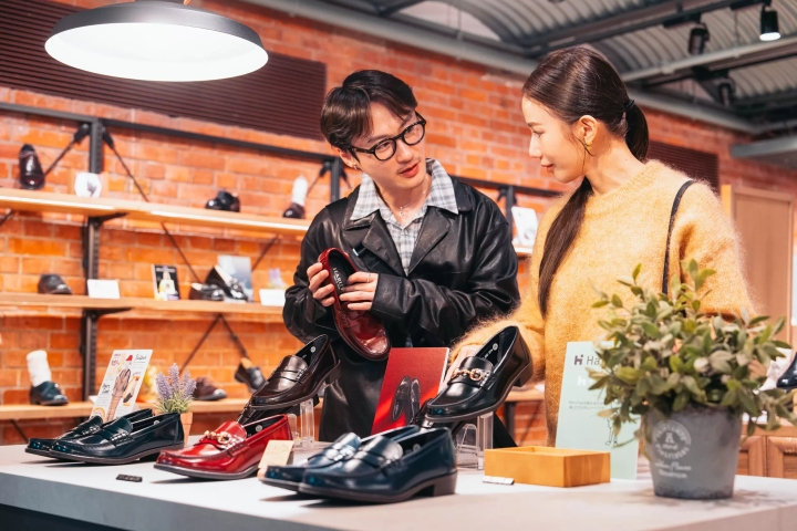 ジャパンブランドを深掘り! GENSEI&ニンと巡る、革靴の名店【ハルタ編】