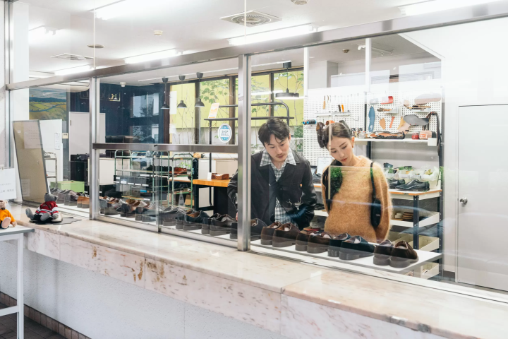 เจาะลึกแบรนด์ญี่ปุ่น! ทัวร์ร้านรองเท้าหนังชื่อดังกับ GENSEI & Nin [ฉบับรองเท้าโทริสึ]