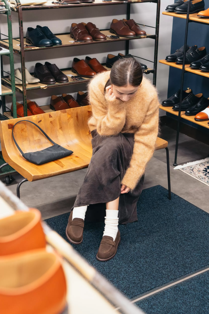 ทางเลือกของหนิง: "Suede Loafer (SH211-2)" (19,800 เยน) 