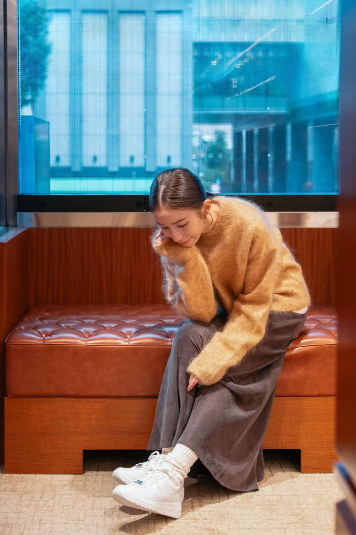 Leather sneakers (MS560MT/26,400 yen) 