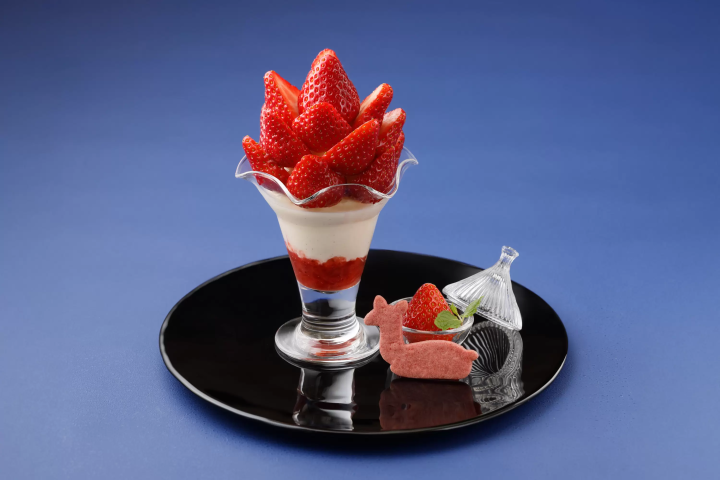 【期間限定】ホテル日航奈良で絶品いちごスイーツを堪能！豪華パフェで苺食べ比べ