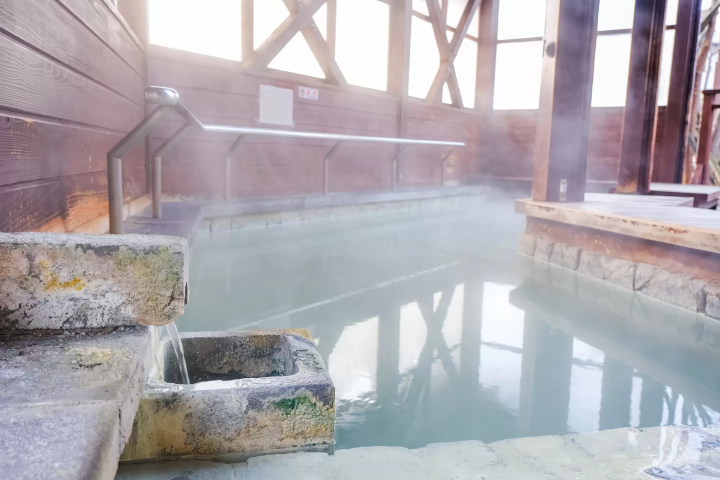 Winter in Okunikko: The Ultimate Guide to Yumoto Onsen (Japan's Top Sulfur Springs, Views & Gourmet)