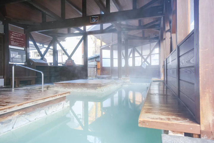 Winter in Okunikko: The Ultimate Guide to Yumoto Onsen (Japan's Top Sulfur Springs, Views & Gourmet)