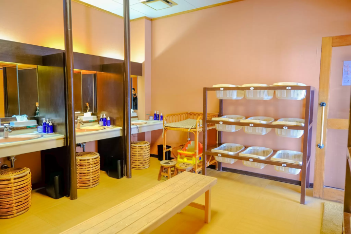 Winter in Okunikko: The Ultimate Guide to Yumoto Onsen (Japan's Top Sulfur Springs, Views & Gourmet)