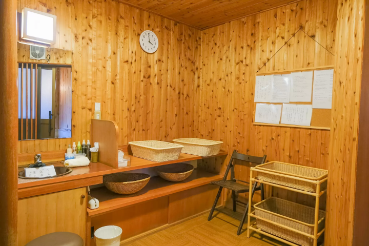 Winter in Okunikko: The Ultimate Guide to Yumoto Onsen (Japan's Top Sulfur Springs, Views & Gourmet)