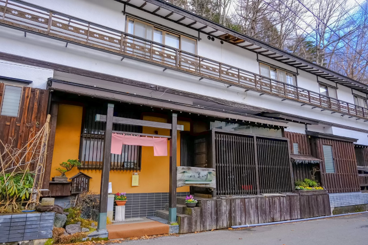 Winter in Okunikko: The Ultimate Guide to Yumoto Onsen (Japan's Top Sulfur Springs, Views & Gourmet)