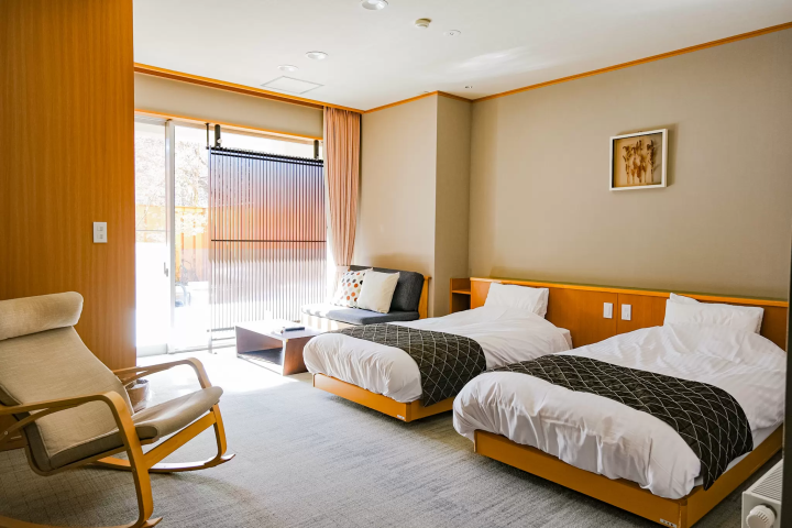 Winter in Okunikko: The Ultimate Guide to Yumoto Onsen (Japan's Top Sulfur Springs, Views & Gourmet)