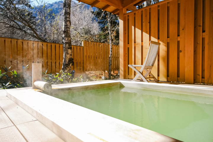 Winter in Okunikko: The Ultimate Guide to Yumoto Onsen (Japan's Top Sulfur Springs, Views & Gourmet)