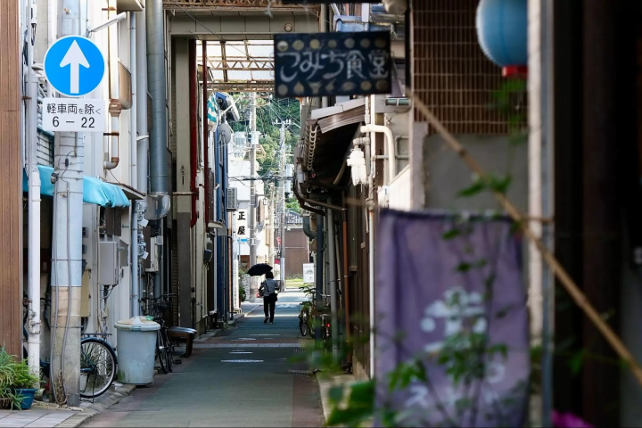 스모토에서 보내는 하루: 그리움이 감도는 항구 마을, 아와지시마 여행 가이드