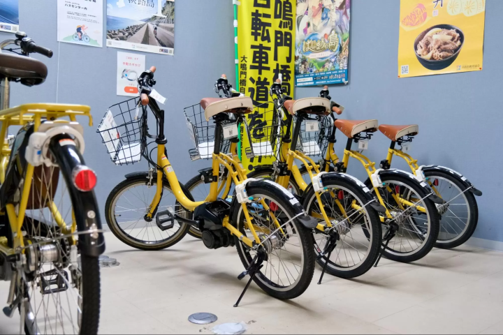 騎自行車探索洲本-非常適合探索風景優美的海岸線和迷人的小巷。