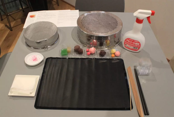 【工場見学】伝統の技と甘味文化にふれる、130年続く老舗和洋菓子店で和菓子づくり