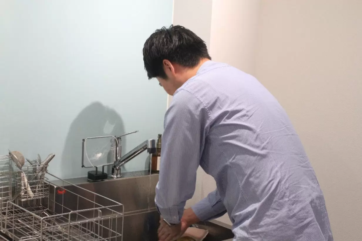 【工場見学】伝統の技と甘味文化にふれる、130年続く老舗和洋菓子店で和菓子づくり