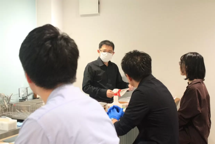 【工場見学】伝統の技と甘味文化にふれる、130年続く老舗和洋菓子店で和菓子づくり