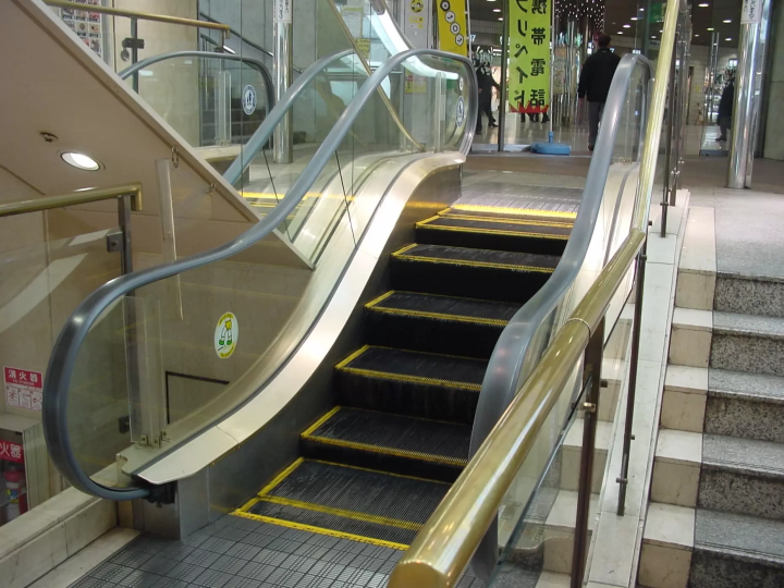 มาสัมผัสประสบการณ์ “บันไดเลื่อนที่สั้นที่สุดในโลก” ที่คาวาซากิ โมเรส ใช้เวลาเพียง 8 วินาที!