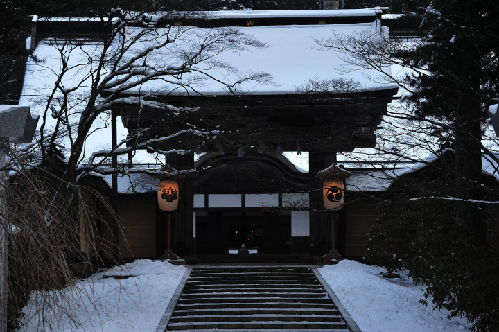 冬の高野山～まるで別次元の銀世界～