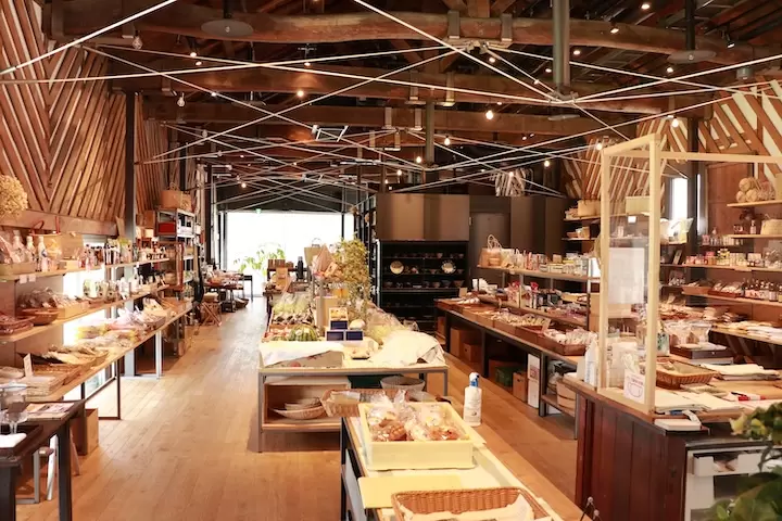 A half-day itinerary for exploring Kengo Kuma's architecture in Tomioka , a World Heritage town