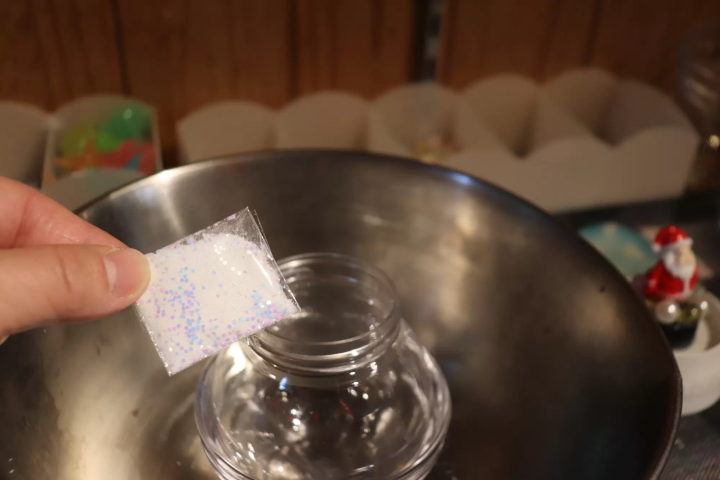 Experience making a snow globe at Father Christmas, an authentic Christmas specialty store in Kurashiki Bikan Historical Quarter