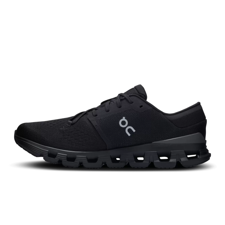 ランニングからライフスタイルまで、あらゆる動きが思いのままに。On クラウドX4