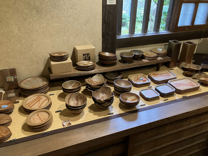 초호화 요트를 타고 세토우치 내해를 유람하세요. 아름다운 배를 타고 쇼도시마의 정취 넘치는 음식, 비젠 도자기, 그리고 환상적인 풍경을 감상하세요.