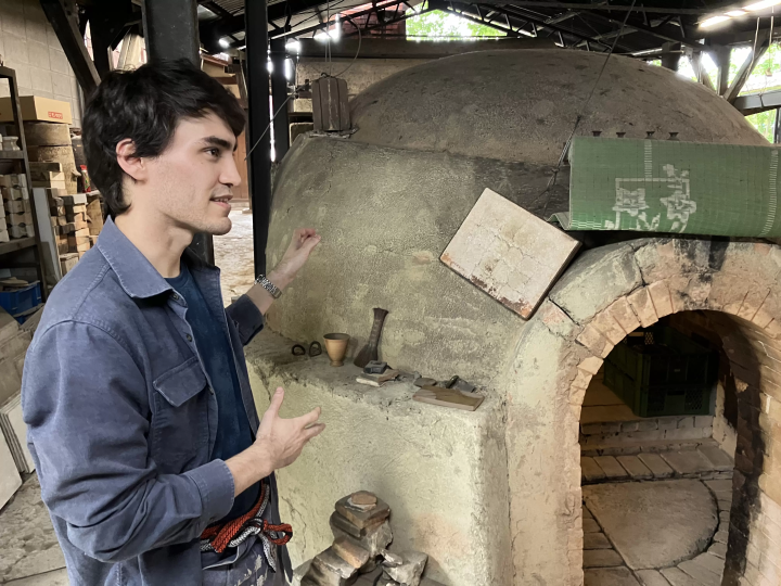 초호화 요트를 타고 세토우치 내해를 유람하세요. 아름다운 배를 타고 쇼도시마의 정취 넘치는 음식, 비젠 도자기, 그리고 환상적인 풍경을 감상하세요.