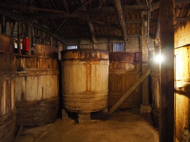 초호화 요트를 타고 세토우치 내해를 유람하세요. 아름다운 배를 타고 쇼도시마의 정취 넘치는 음식, 비젠 도자기, 그리고 환상적인 풍경을 감상하세요.