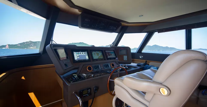 초호화 요트를 타고 세토우치 내해를 유람하세요. 아름다운 배를 타고 쇼도시마의 정취 넘치는 음식, 비젠 도자기, 그리고 환상적인 풍경을 감상하세요.