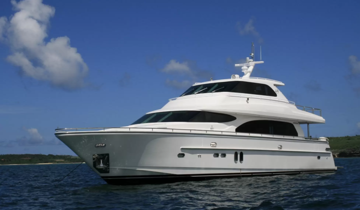 초호화 요트를 타고 세토우치 내해를 유람하세요. 아름다운 배를 타고 쇼도시마의 정취 넘치는 음식, 비젠 도자기, 그리고 환상적인 풍경을 감상하세요.